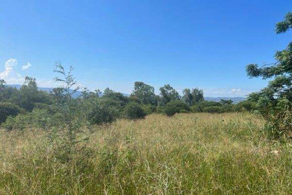 This prime site of 2.53 hectares is zoned general residential as is perfect for housing development.

One can  construct 185 ...