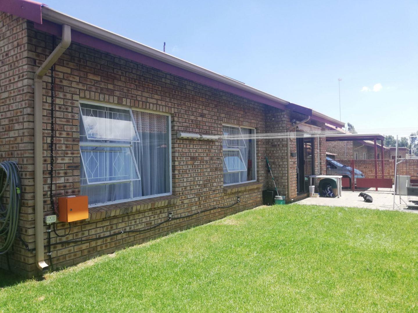 2 Bedroom Townhouse for sale in Riversdale P24114036962