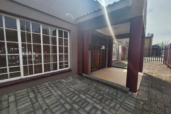 Vereeniging || Commercial property for sale 
R1,800,000

Calling all business men... Good business opportunity in town... 

This ...