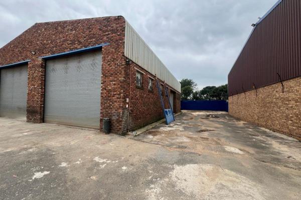 A fantastic opportunity awaits with this warehouse offering 350sqm of floor space along ...