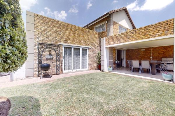 Welcome to this charming face brick property nestled within the well-managed freehold estate in Brentwood, Benoni. Offering a perfect ...