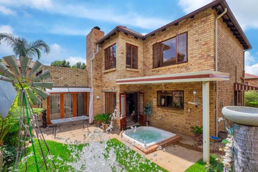 4 Bedroom House for sale in Ruimsig