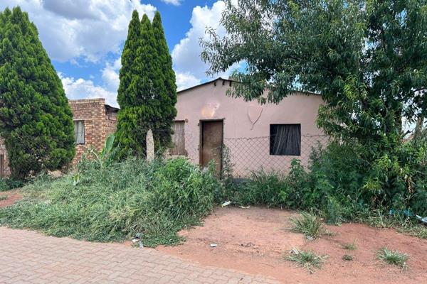 Dilapidated home with 2 bedrooms, bathroom, lounge, kitchen, Incomplete outside rooms.

Still needs a-lot of work

CASH BUYERS ...