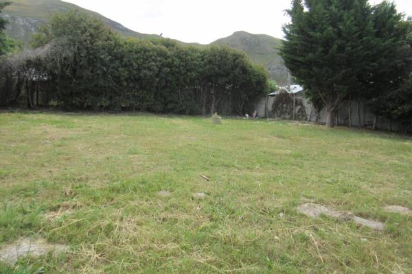 Very few vacant plots left in ever popular Onrus.  Lovely North factor with mountain ...