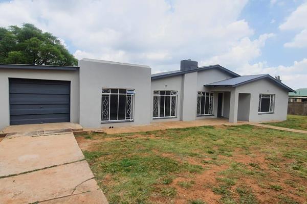 This newly renovated property is situated near all amenities in the quiet part of Rensburg.
This is a real family home that offers 3 ...