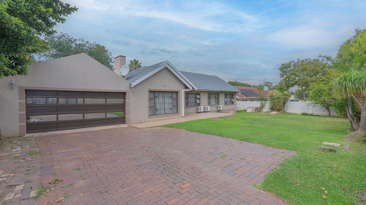 4 Bedroom House for sale in Eden Glen - 39 Erasmus Road - P24-114046502