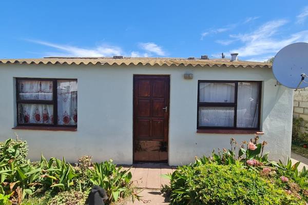 The property features 1 bedrooms, lounge, kitchen with fitted cabinets and hob, outside toilet and boundary walls.
Contact agent to ...