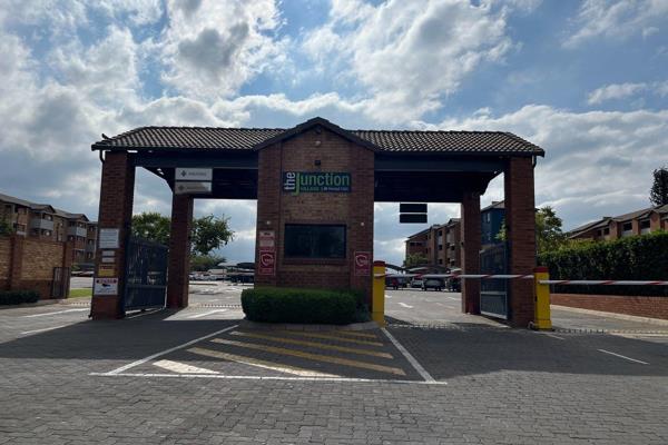 Urgent Sale: 2 Bedrooms 1 Bathroom apartment @ The Junction Village 1, located in Heuweloord Ext.27 Centurion.
 
Property ...