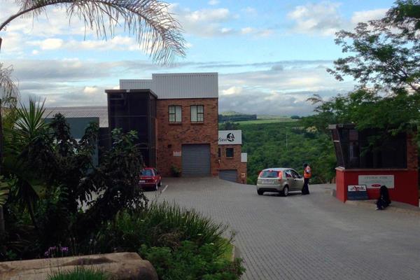 TO RENT 213 sqm of interlink warehouse friendly warehouse/workshop space in light industrial Park of Nelspruit. The units is clustered ...