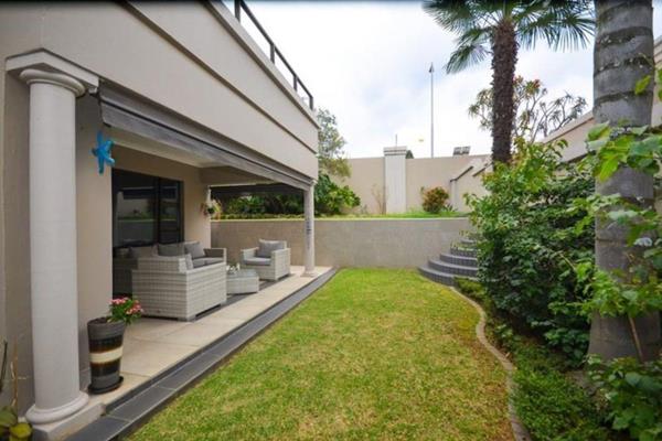 This pristine cluster home is nestled in the central Rivonia enclave of Edenburg. This is a house that you can just pack your ...