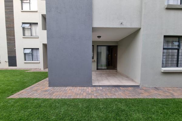 This secured modern apartment unit is situated in Eveleigh, not 5 minutes from East Rand Mall.&#160;

A modern open-plan kitchen from ...