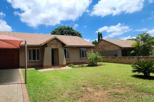 Well placed in Waterfall East, close to shopping centres such as Mountain view, Schools and quick exits to all main road like R104 and ...