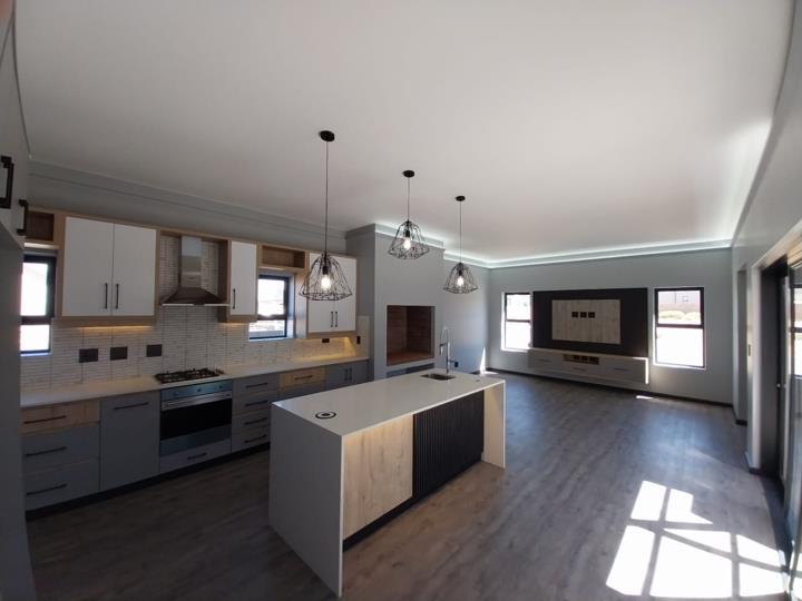 Listing number: P24-112780479, Image number: 2