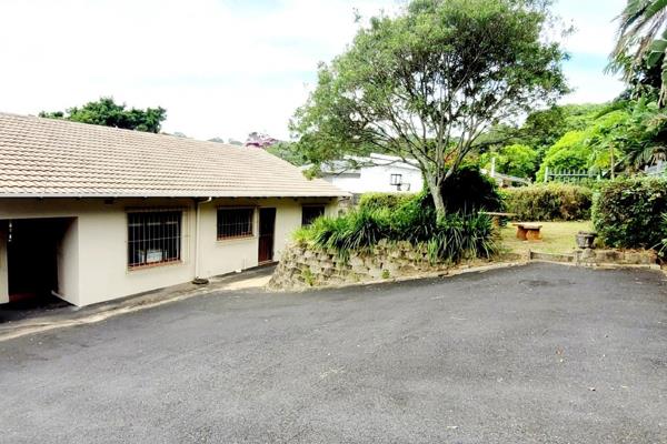 Discover exceptional value with this charming three-bedroom house nestled in the residential area of Uvongo. Boasting safety features ...