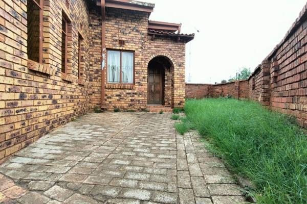 Welcome to this charming facebrick house nestled in the heart of Diepkloof – an ideal blend of residential comfort and commercial ...