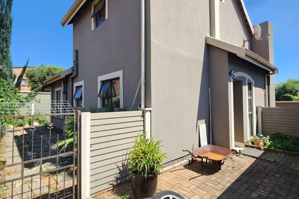 This Unit Offers:

3 Bedrooms
2 Bathrooms
Open Plan Wooden Kitchen and Living area
Own Garden
Lock up Garage &amp; ...