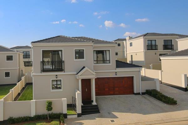 This stand alone house is situated in the suburb of Craigavon, Fourways. Stand alone house with own Garden, modern and open kitchen ...