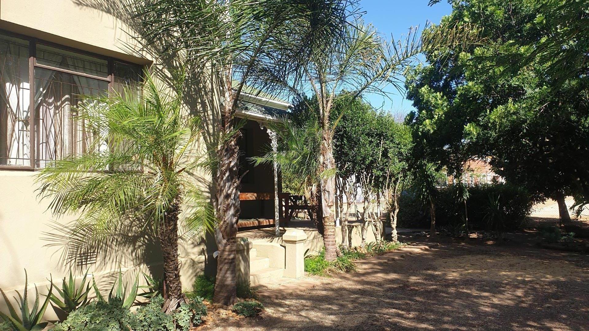 6 Bedroom House for sale in Moorreesburg P24114055364