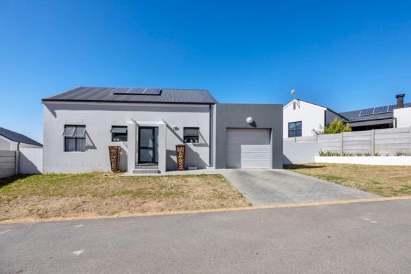 Nestled within a secure estate, this modern 2-bedroom free-standing home with full family bathroom offers the perfect combination of ...