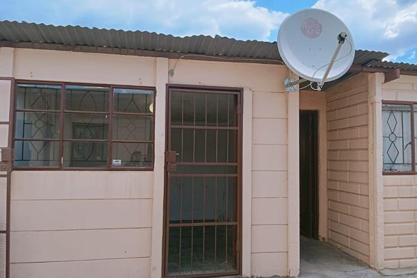 Room to let in Seshego, Polokwane. 

This room is available immediately and offers you one room with a shared bathroom. This is perfect ...