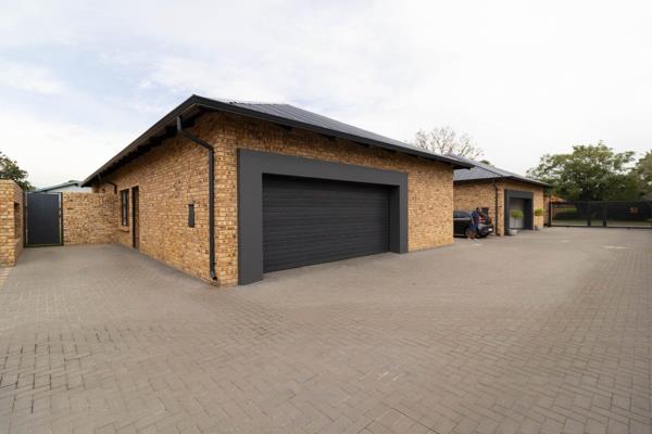 One of only 3 on a 500sqm Stand 
Offers Open Plan Living areas, Ultramodern Kitchen ...