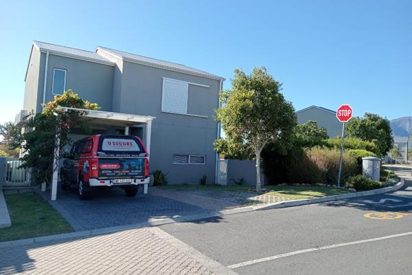 3 Bedroom 2.5  Bathroom Spacious Unit in Somerset Lakes
Modern family home situated in ...