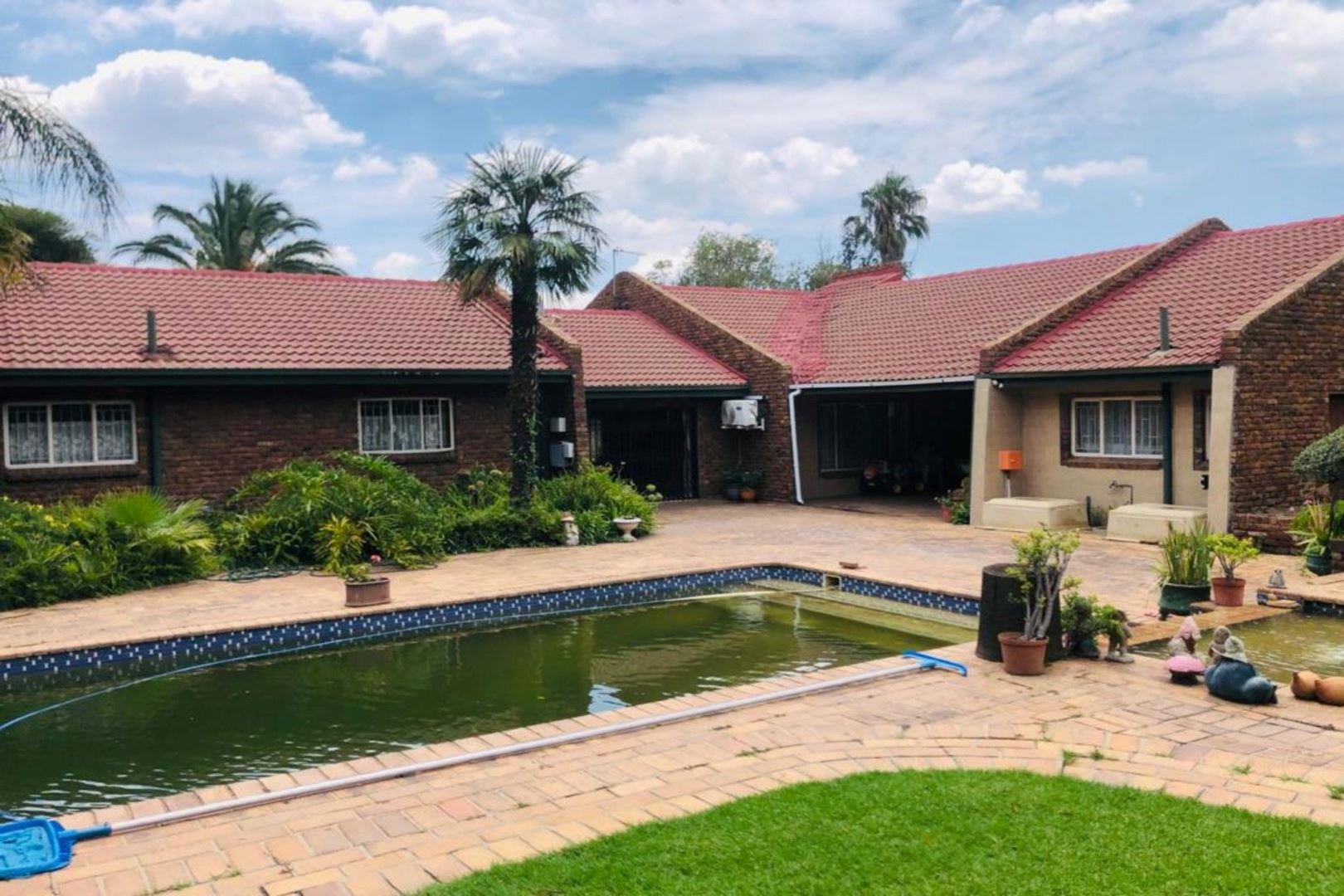 7 Bedroom House for sale in Reyno Ridge P24114059727