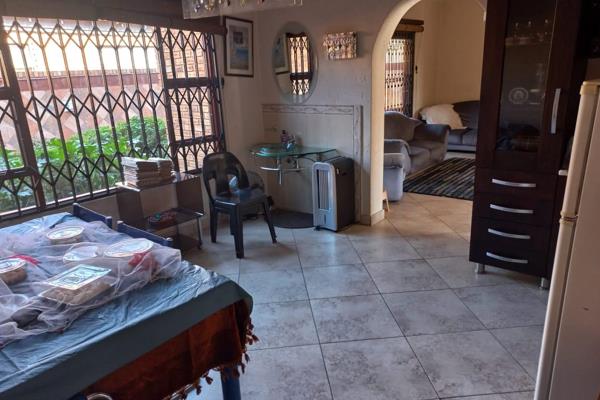 Lovely Duplex in Pietersfield offer the buyer

4 Bedrooms
Dinning Room
2 Bathrooms Full
Modern Kitchen with Scullery
Study/TV ...