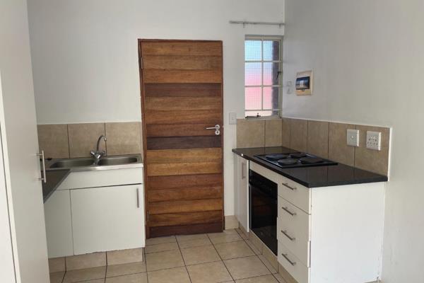 This apartment has 2 spacious bedrooms.
One Full bathroom that is shared between the 2 bedrooms.
Open plan kitchen, dining and lounge ...