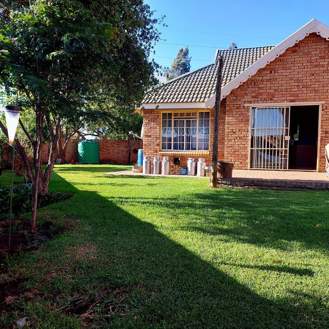 3 Bedroom Townhouse for sale in Groenvlei SH P24114060714