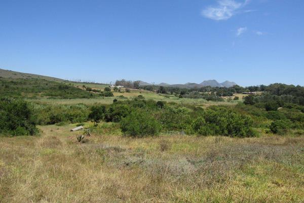 Large Freehold Plot of 1 030m2 situated within an 800ha Eco Village and Nature Reserve, known as Honeyville.
This hidden gem is located ...