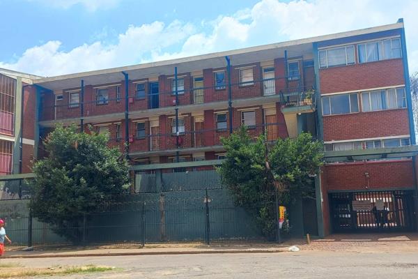 Introducing a fantastic opportunity to buy an affordable apartment in the heart of Kempton Park CBD. Situated next to malls and ...