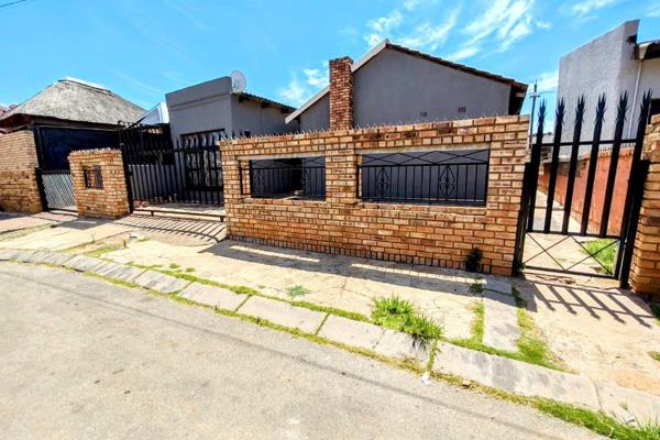 This Property is Easily convertible into a perfect family home, situated in Mohlakeng. ...