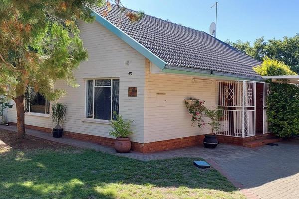 This well-designed property features a living and dining area that leads out to the indoor braai area. The kitchen has ample cupboard ...