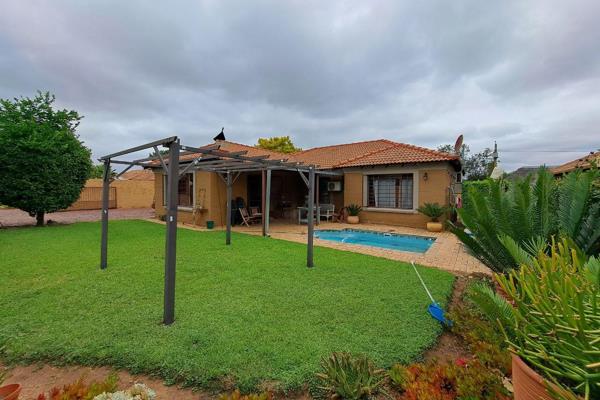 This Beautiful 4 bedroom 2 bathroom home is situated a  security estate in Moregloed.

This property has an open plan Kitchen, Dining ...