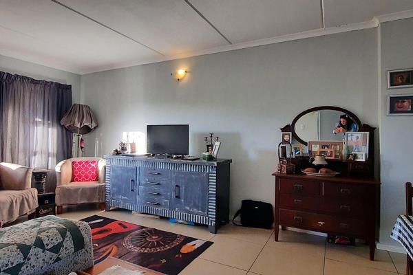 Welcome to your dream home in the heart of the popular Vredekloof neighborhood! 

This beautiful and spacious 2-bedroom apartment is ...