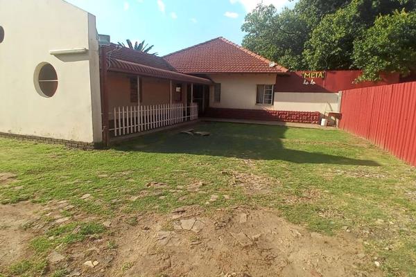 This property is currently used as a Guesthouse, situated in Vereeniging close to amenities, and offers:
7 x bedrooms
3 x ...