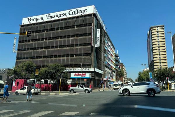 This prime commercial property measuring 4000sqm is for sale in Braamfontein.  The ...