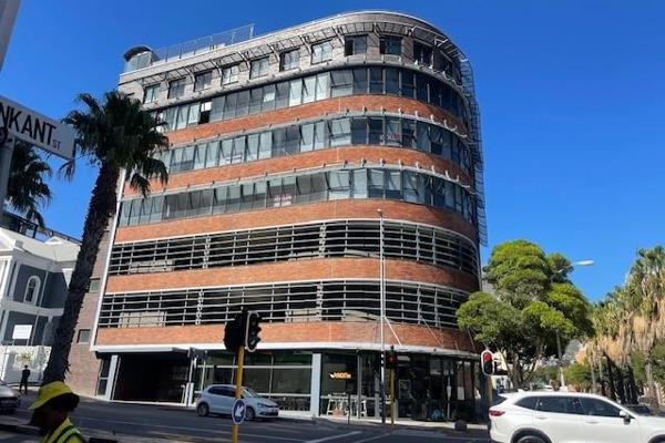 Temple House - 5th and 6th floors - located on the border of the Cape Town CBD and Zonnebloem. 

733m2 of offices over two levels ...