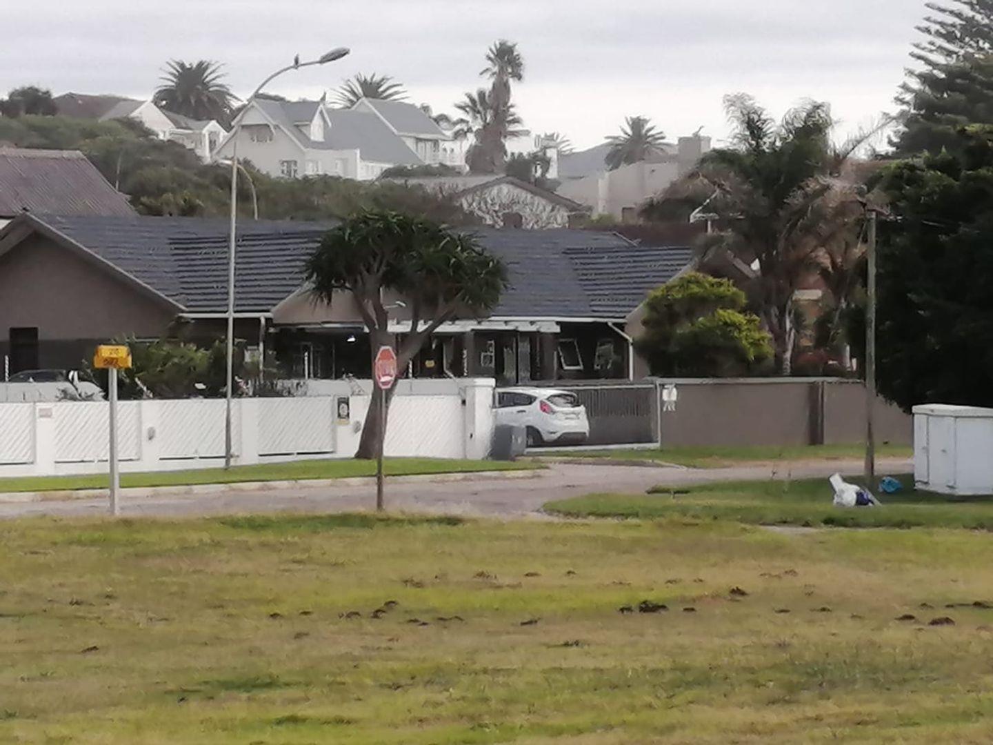 5 Bedroom House for sale in Jeffreys Bay Central P24114067965