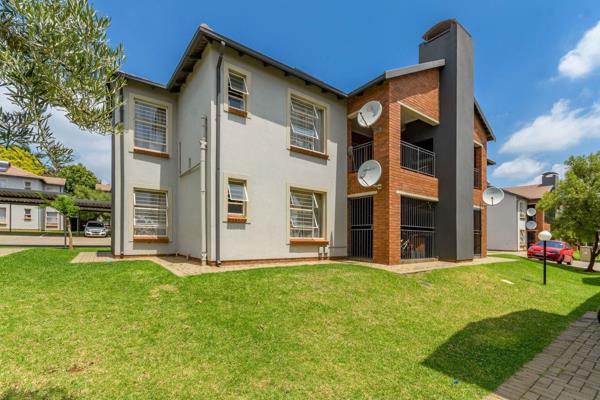 This inviting ground floor unit in Terenure, Kempton Park boasts 3 bedrooms, 2 bathrooms, and a spacious kitchen with room for all your ...