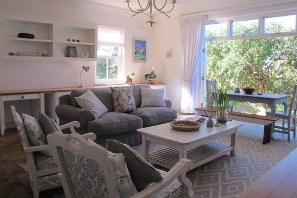 This beautiful, spacious and sunny two bedroom apartment/ garden cottage is located in a tranquil security estate in Hout Bay. The ...