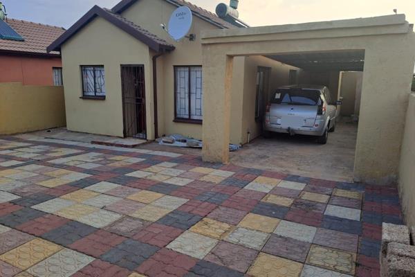 3 Bedrooms, 2 bathrooms for sale in Soshanguve Block Vv.

Close to Soshanguve crossing, 3 Private schools, TUT and Mabopane highway.