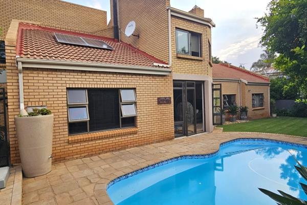 Very neat low maintenance family home with flatlet!

Situated in the very safe and popular Centurion Golf Estate.

It has a lovely ...
