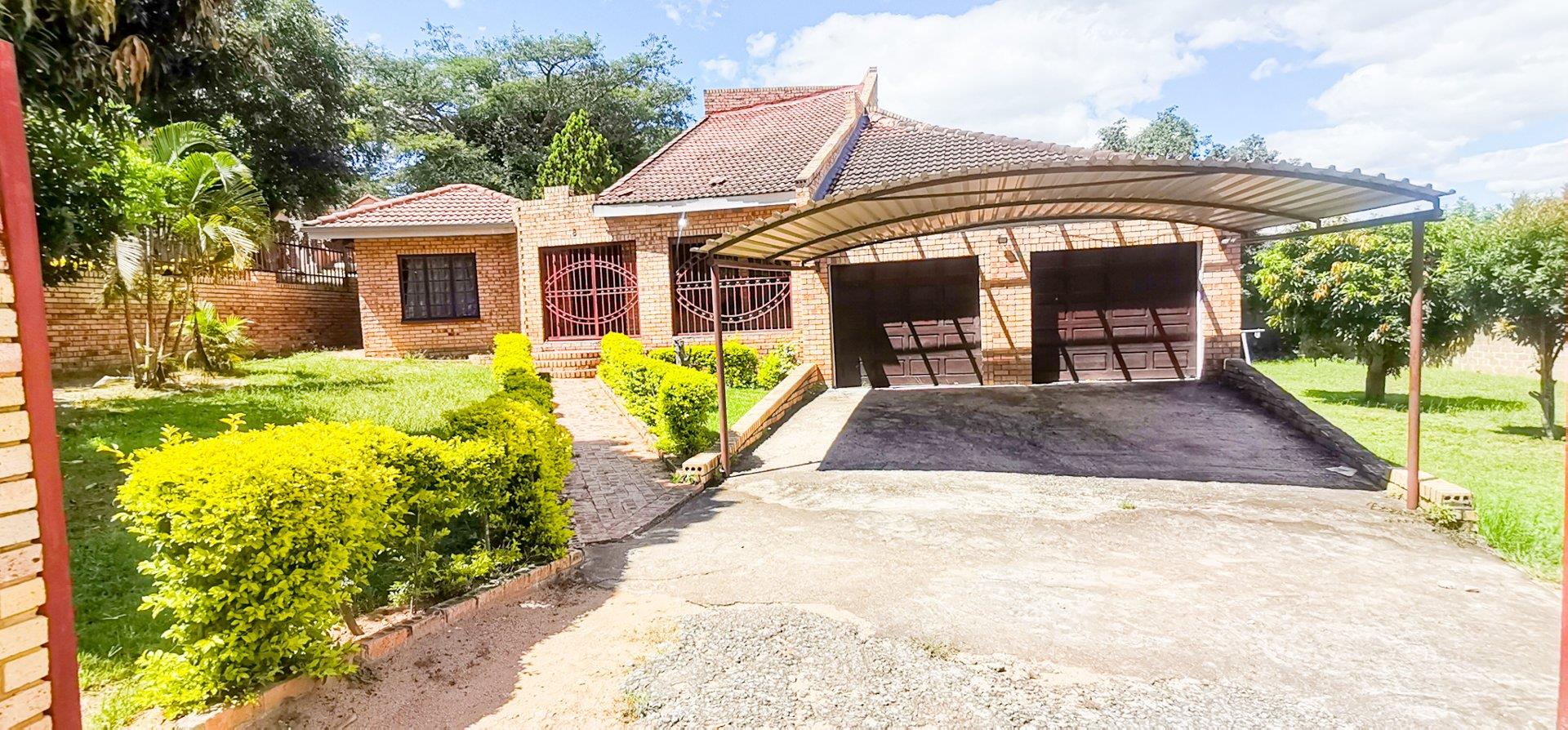 6 Bedroom House for sale in Stonehenge Ext 1 P24114073470