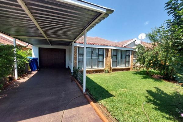 Exclusive Mandate
This property offers:
3 Bedrooms 
2 Barhrooms ( 1 en-suite)
Large living and dining room
Kitchen 
Large sunny ...