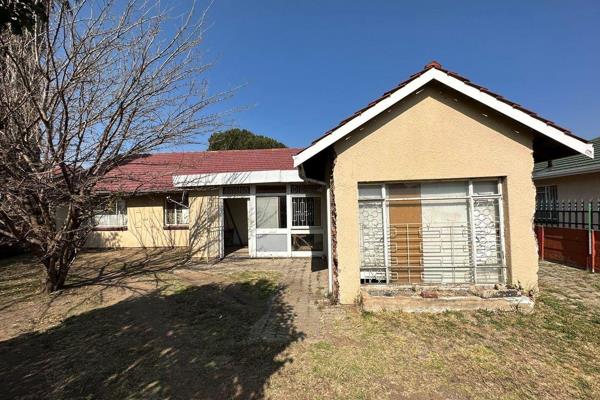 This commercial property measuring 200sqm is for Sale in New Redruth, Alberton.  The ...