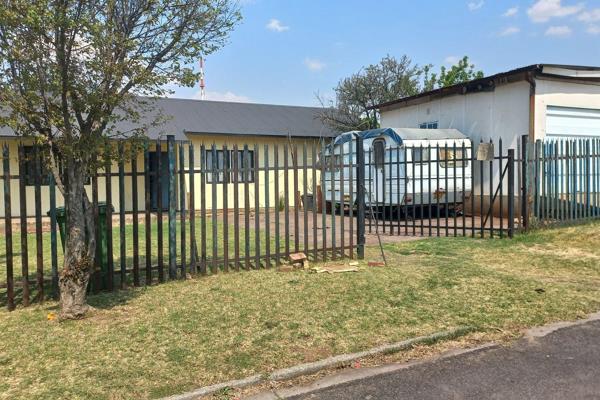 3 bedroom house for sale in Komati Power Station. This property offers 3 bedrooms, lounge, Kitchen, bathroom and a single garage.  ...