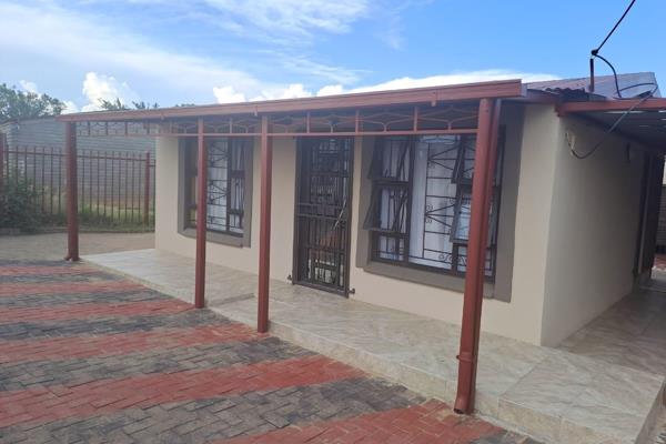 This comfortable and spacious two bedroom, two bathroom(one en-suite) house is located in the quiet neighborhood of Chris Hani. It is ...