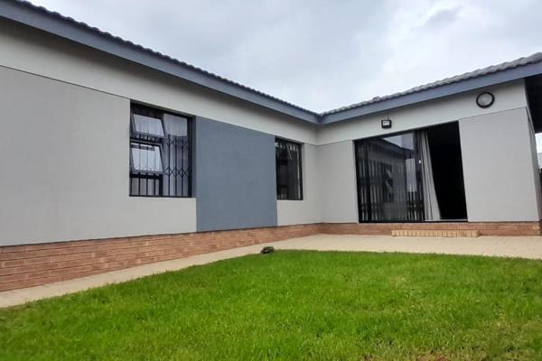 I
Absolutely, here&#39;s a refined description for a 3-bedroom modern standalone property in a security estate in Thatchfield:

Step ...